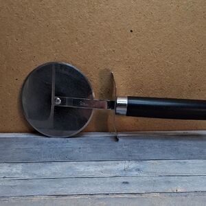 Pampered Chef Silver Pizza Cutter with Black Handle